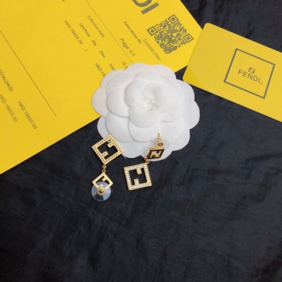 This season's hottest trends Earrings 2023SS FENDI Fendi This season's hottest trends Earrings 2023SS FENDI Fendi